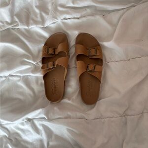 Leather buckle sandals